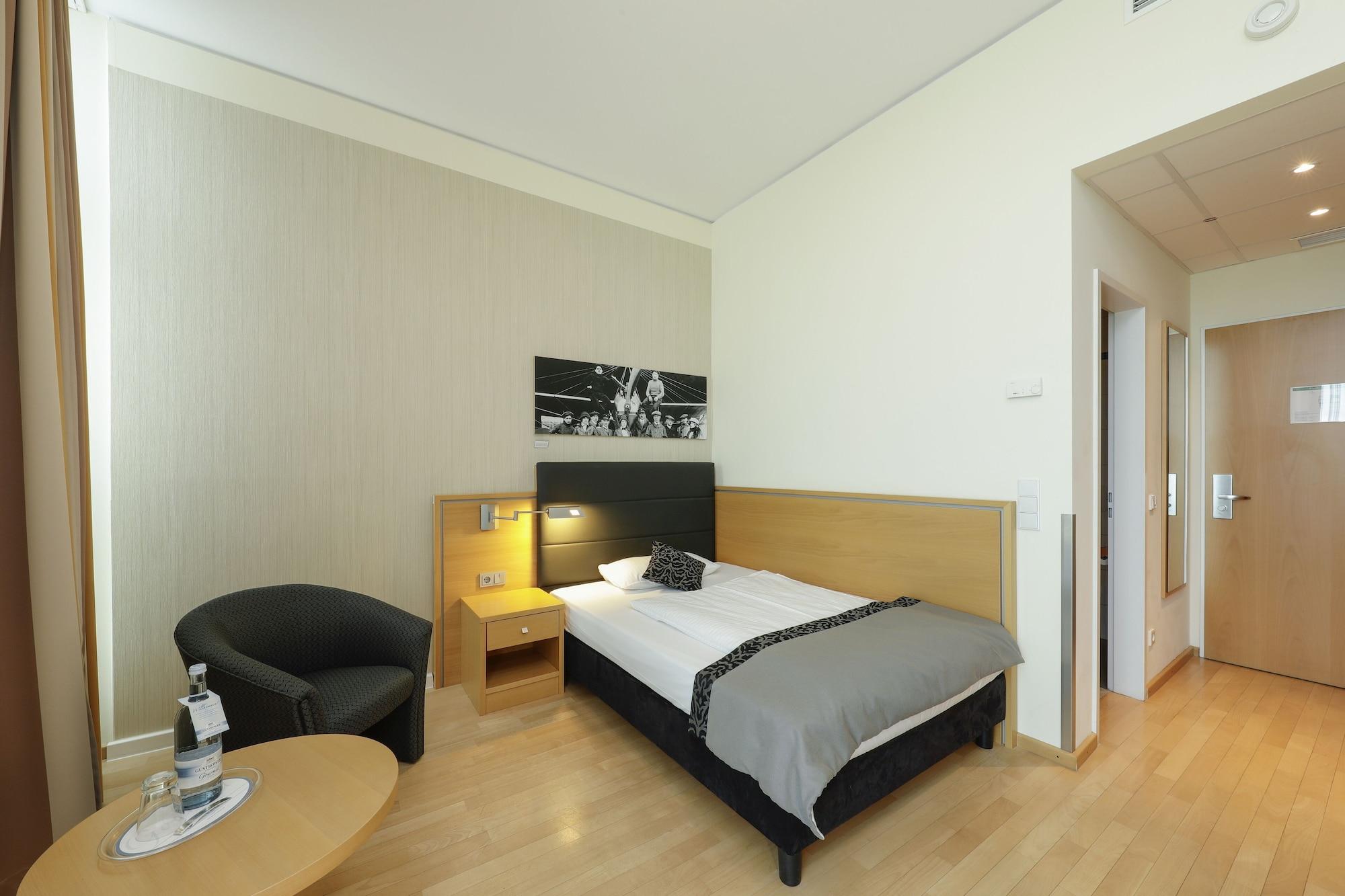 Airporthotel Berlin-Adlershof Exterior foto