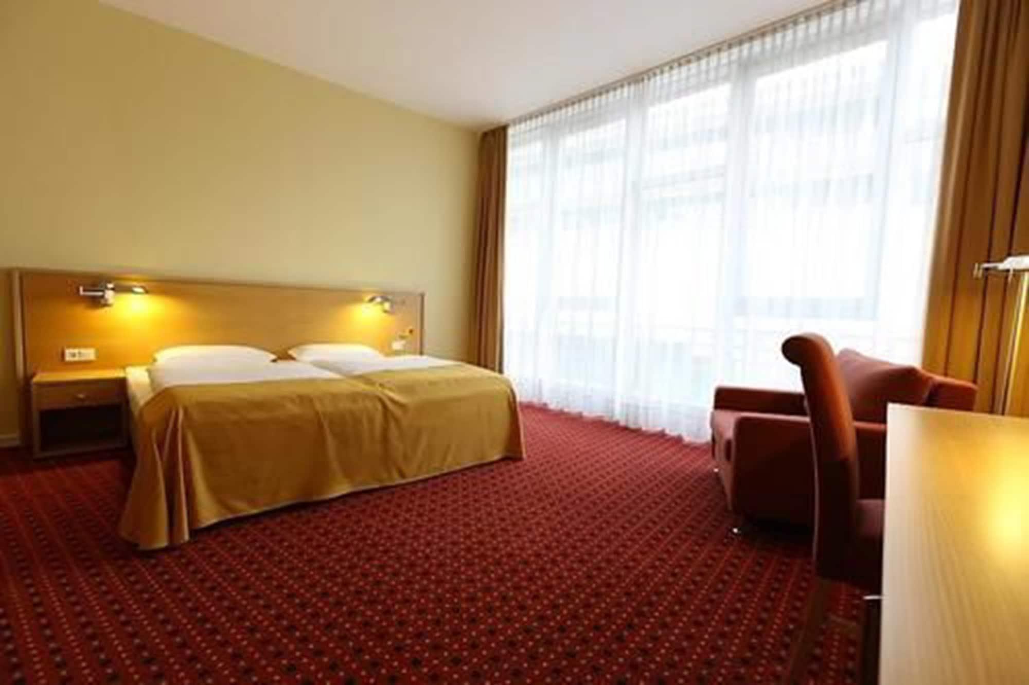 Airporthotel Berlin-Adlershof Exterior foto